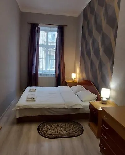2 Bedroom Apartment On Tomashivskogo Street 7