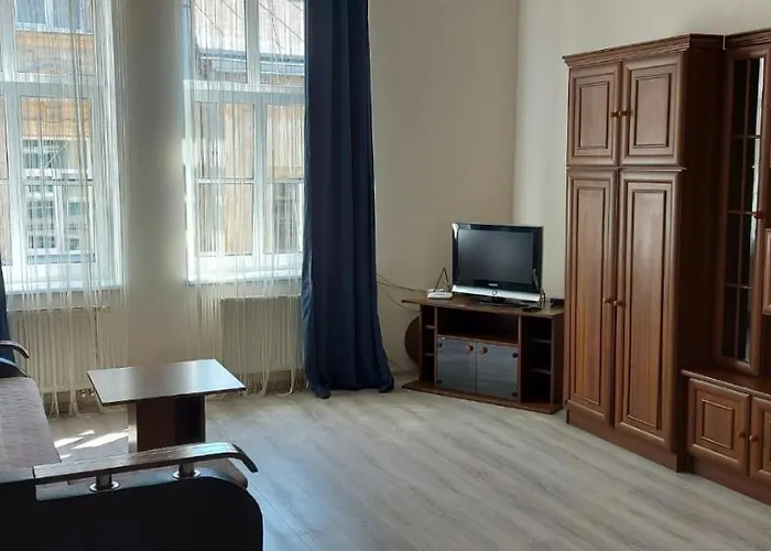 2 Bedroom Apartment On Tomashivskogo Street 7