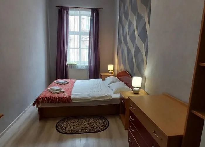 2 Bedroom Apartment On Tomashivskogo Street 7